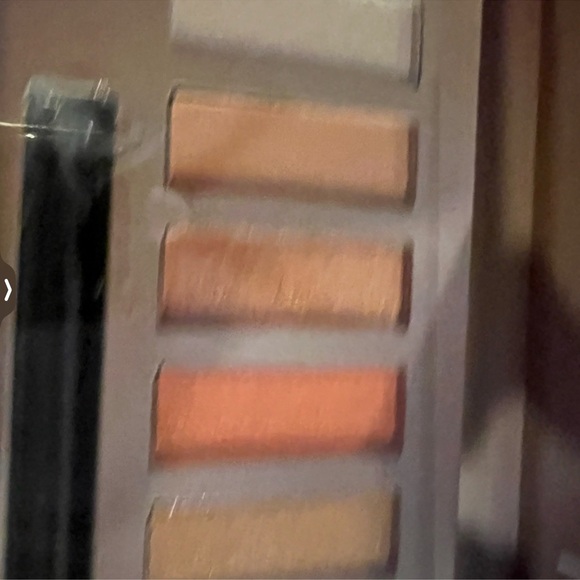 Eyeshadow palette - Picture 4 of 5